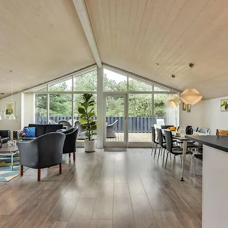 Lav - 3-8km From The Sea By Interhome بيت للعطل