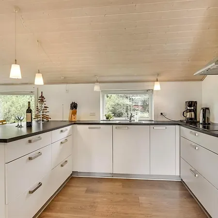 度假居 Lav - 3-8km From The Sea By Interhome *