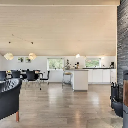 度假居 Lav - 3-8km From The Sea By Interhome *