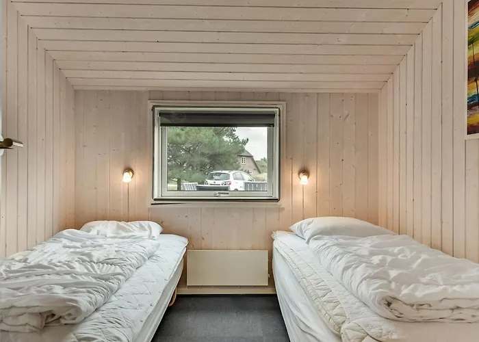 Lav - 3-8km From The Sea By Interhome